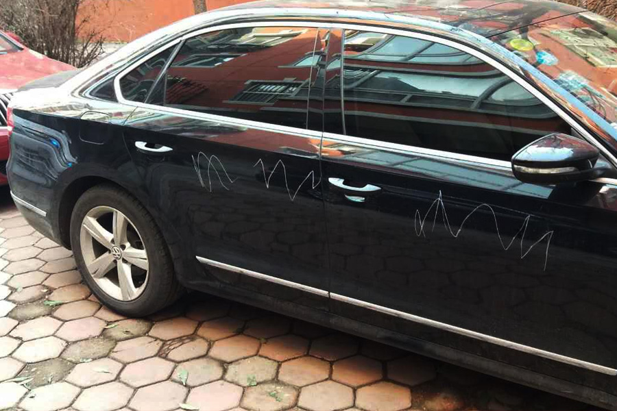 物業(yè)費(fèi)不等于保管費(fèi)，業(yè)主車輛被劃，找物業(yè)索賠被駁回！